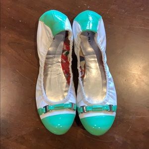 Tahari flats size 7